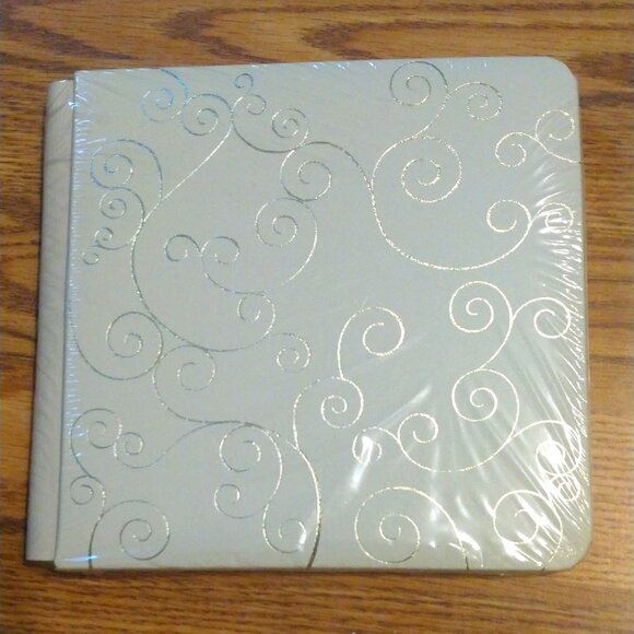 Creative Memories Other - Creative Memories Cream/Off-White with Silver Flourish Album